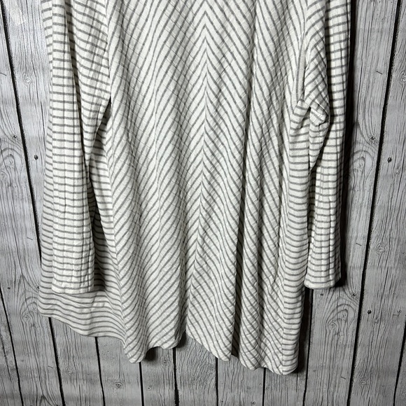CHICO'S ZENERGY GRAY WHITE STRIPE CARDIGAN STRETCH size 2 (large 12/14) - Picture 12 of 12